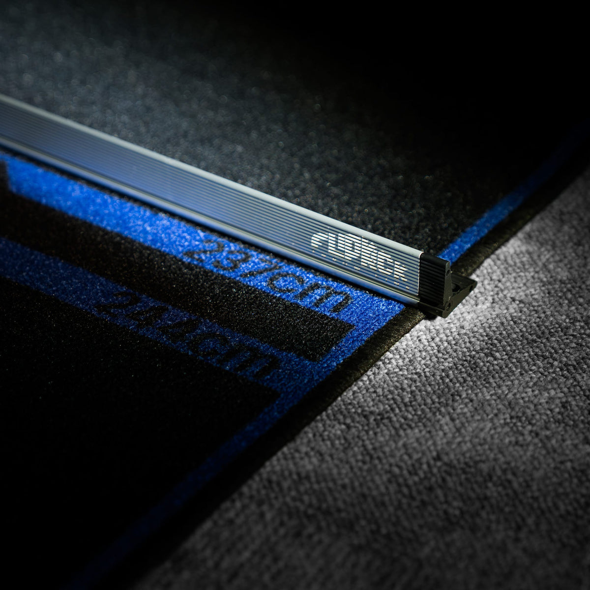 Target Kick Flip - Foldable Darts Oche